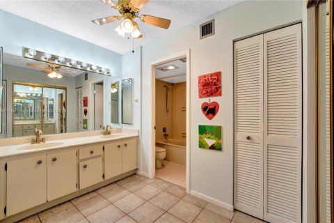 Copropriété à vendre à Hollywood, Floride: 2 chambres, 128.48 m2 № 1364840 - photo 12