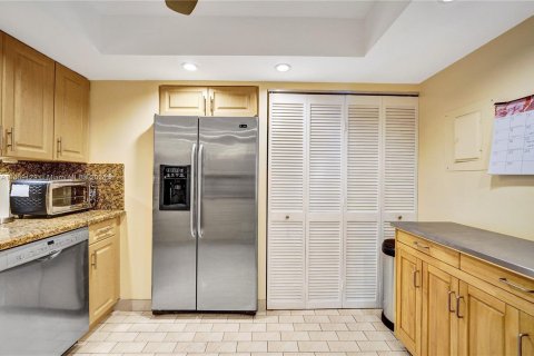 Condo in Hollywood, Florida, 2 bedrooms  № 1364840 - photo 19