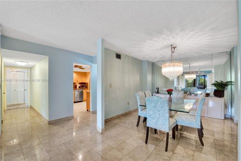 Condo in Hollywood, Florida, 2 bedrooms  № 1364840 - photo 8