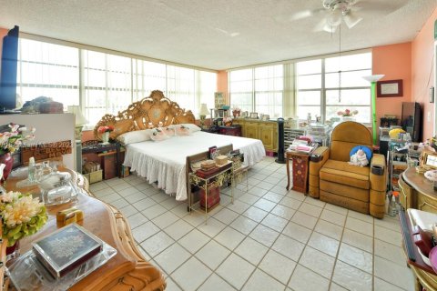 Copropriété à vendre à North Miami, Floride: 2 chambres, 110.37 m2 № 734559 - photo 8