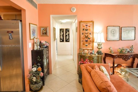 Condominio en venta en North Miami, Florida, 2 dormitorios, 110.37 m2 № 734559 - foto 5