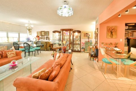 Condominio en venta en North Miami, Florida, 2 dormitorios, 110.37 m2 № 734559 - foto 4
