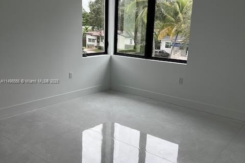 House in Miami Springs, Florida 4 bedrooms, 311.22 sq.m. № 882352 - photo 19