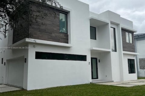 Casa en venta en Miami Springs, Florida, 4 dormitorios, 311.22 m2 № 882352 - foto 2