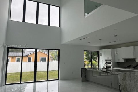 Villa ou maison à vendre à Miami Springs, Floride: 4 chambres, 311.22 m2 № 882352 - photo 6