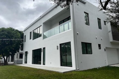 Villa ou maison à vendre à Miami Springs, Floride: 4 chambres, 311.22 m2 № 882352 - photo 4