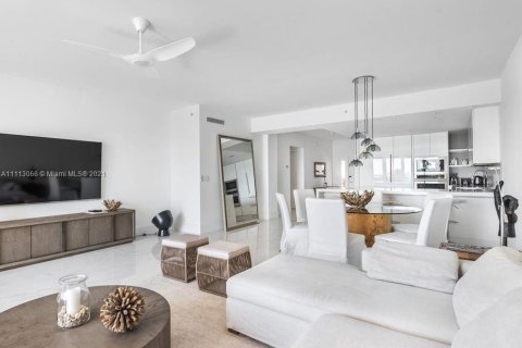 Condominio en alquiler en Miami Beach, Florida, 3 dormitorios, 170.75 m2 № 10510 - foto 1