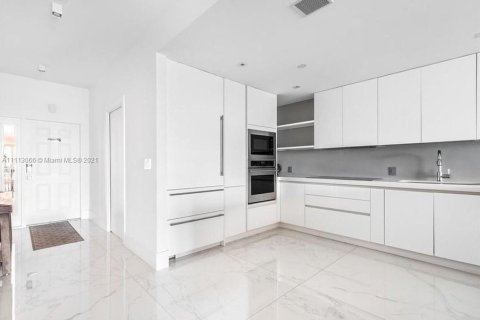 Condominio en alquiler en Miami Beach, Florida, 3 dormitorios, 170.75 m2 № 10510 - foto 17