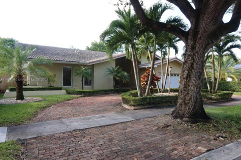 House in Miami Lakes, Florida 4 bedrooms, 232.53 sq.m. № 812731 - photo 2