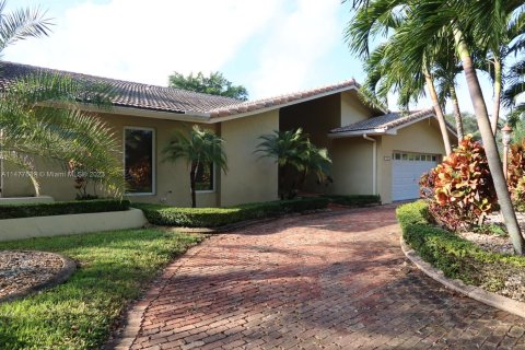 Villa ou maison à vendre à Miami Lakes, Floride: 4 chambres, 232.53 m2 № 812731 - photo 3