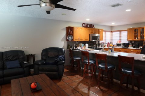 Casa en venta en Miami Lakes, Florida, 4 dormitorios, 232.53 m2 № 812731 - foto 9