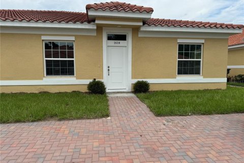 Villa ou maison à louer à Kissimmee, Floride: 2 chambres, 98.01 m2 № 1365052 - photo 1