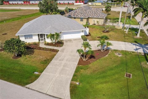 Villa ou maison à vendre à Punta Gorda, Floride: 3 chambres, 142.33 m2 № 1193944 - photo 4