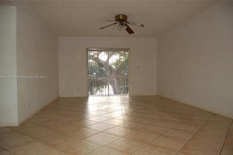 Condo in Davie, Florida, 2 bedrooms  № 1293190 - photo 1