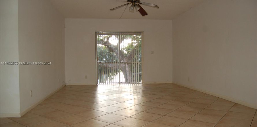 Condo in Davie, Florida, 2 bedrooms  № 1293190