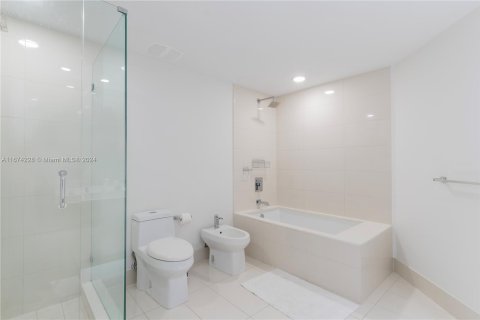 Condo in Miami, Florida, 2 bedrooms  № 1398124 - photo 14