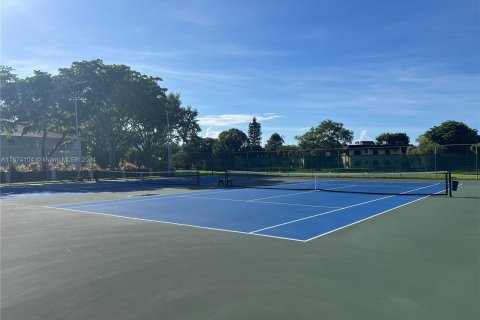 Condo in Miami, Florida, 1 bedroom  № 1398122 - photo 23