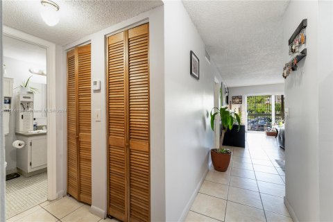 Condo in Miami, Florida, 1 bedroom  № 1398122 - photo 7