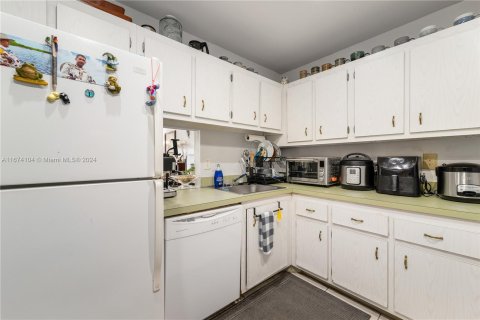 Condo in Miami, Florida, 1 bedroom  № 1398122 - photo 4