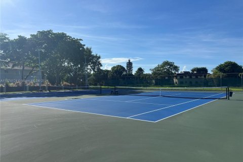 Condo in Miami, Florida, 1 bedroom  № 1398122 - photo 22