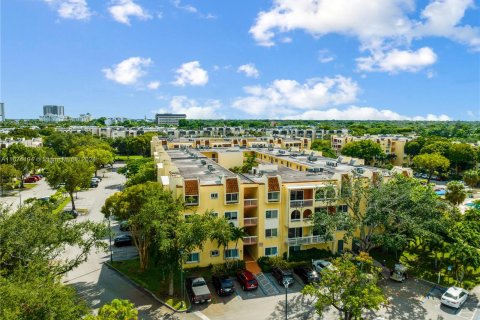 Condo in Miami, Florida, 1 bedroom  № 1398122 - photo 1