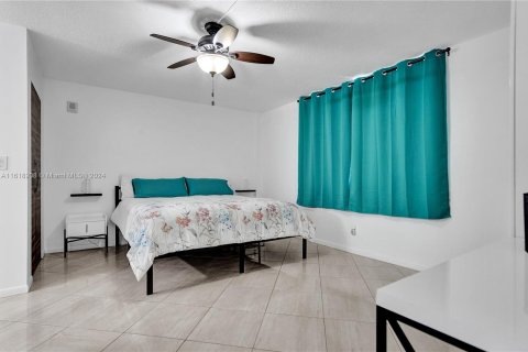 Купить кондоминиум в Халландейл-Бич, Флорида 1 спальня, 89.65м2, № 1239545 - фото 28