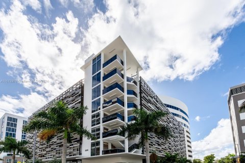 Propiedad comercial en venta en Aventura, Florida № 942835 - foto 19