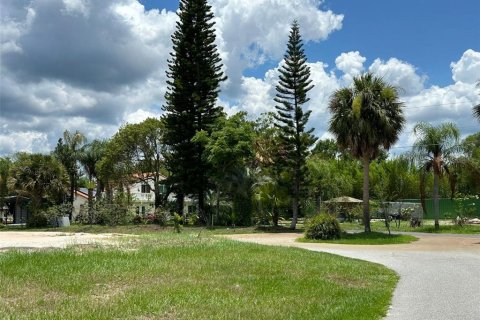 House in Saint Cloud, Florida 5 bedrooms, 376.63 sq.m. № 1245437 - photo 12