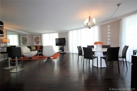 Condominio en alquiler en Miami Beach, Florida, 2 dormitorios, 126.35 m2 № 4541 - foto 1