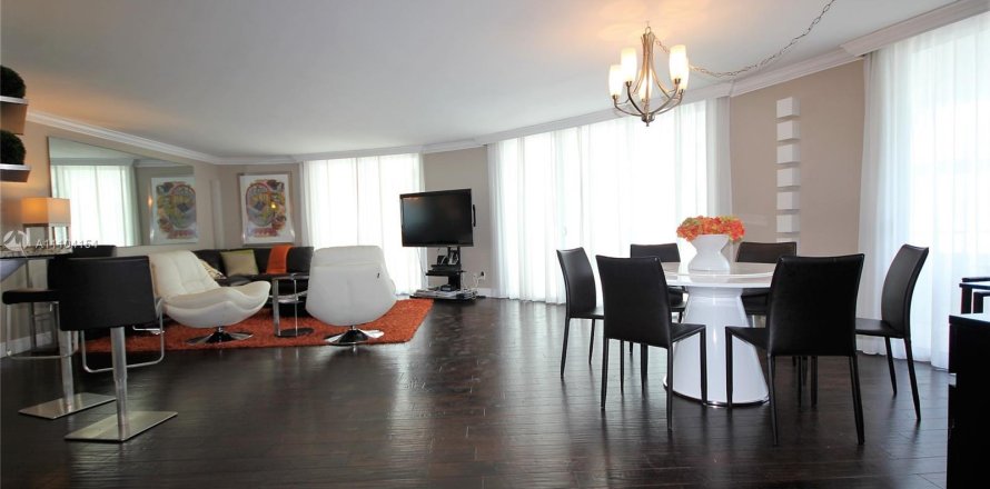 Condo in Miami Beach, Florida, 2 bedrooms  № 4541