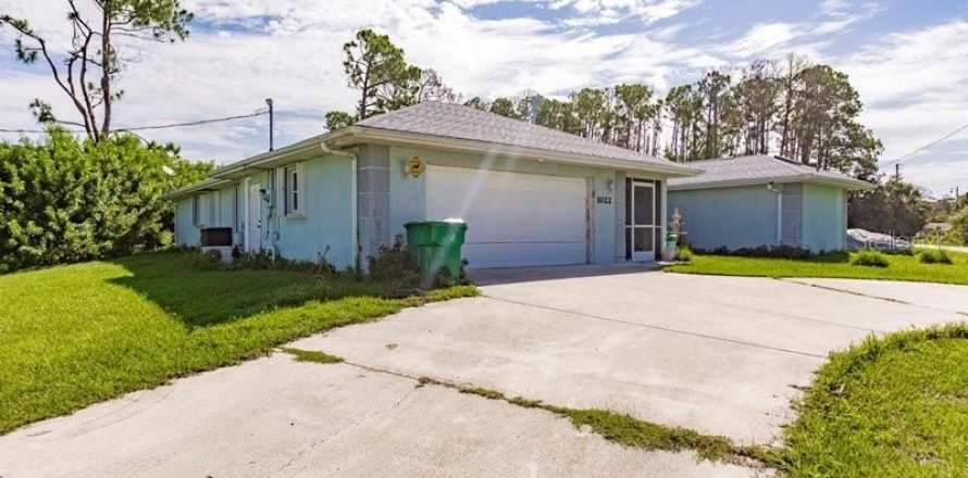 House in Port Charlotte, Florida 3 bedrooms, 187.94 sq.m. № 1280223