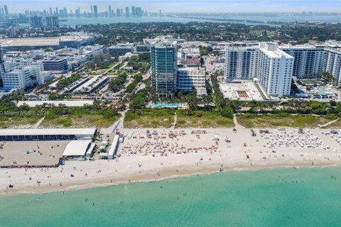 Condo in Miami Beach, Florida, 2 bedrooms  № 1398467 - photo 22