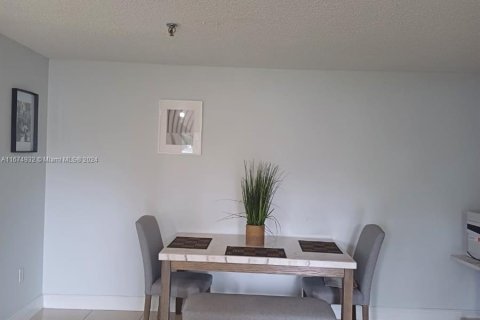 Condominio en alquiler en Miami, Florida, 2 dormitorios, 113.53 m2 № 1398466 - foto 8