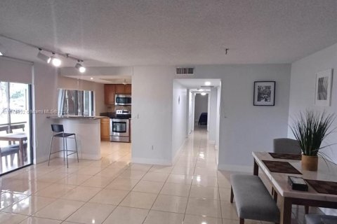 Condominio en alquiler en Miami, Florida, 2 dormitorios, 113.53 m2 № 1398466 - foto 11