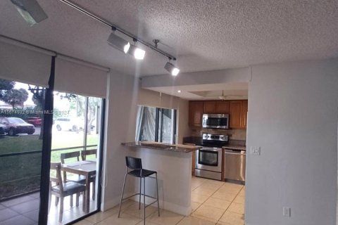 Condominio en alquiler en Miami, Florida, 2 dormitorios, 113.53 m2 № 1398466 - foto 6