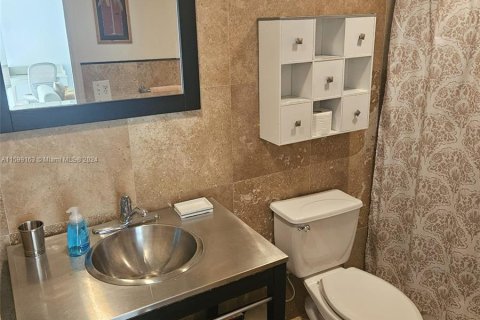 Condo in Hollywood, Florida, 1 bedroom  № 1223087 - photo 16