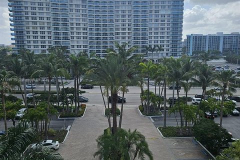 Condominio en venta en Hollywood, Florida, 1 dormitorio, 73.3 m2 № 1223087 - foto 18