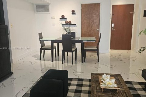 Condominio en venta en Hollywood, Florida, 1 dormitorio, 73.3 m2 № 1223087 - foto 3