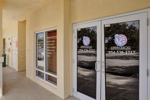 Immobilier commercial à vendre à Tamarac, Floride № 732480 - photo 4