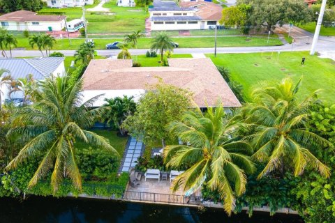 Villa ou maison à vendre à El Portal, Floride: 4 chambres № 986279 - photo 4
