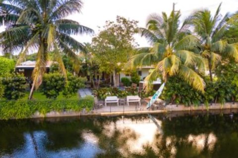 Villa ou maison à vendre à El Portal, Floride: 4 chambres № 986279 - photo 5