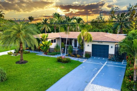 Casa en venta en El Portal, Florida, 4 dormitorios № 986279 - foto 2