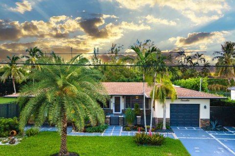 Villa ou maison à vendre à El Portal, Floride: 4 chambres № 986279 - photo 1