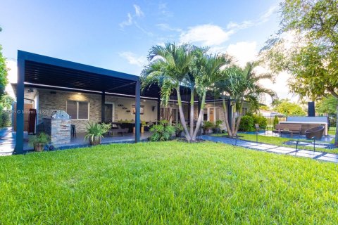 Villa ou maison à vendre à El Portal, Floride: 4 chambres № 986279 - photo 8