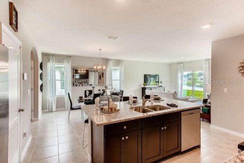 Casa en venta en DeLand, Florida, 5 dormitorios, 227.33 m2 № 1122048 - foto 8