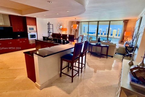 Condominio en venta en Aventura, Florida, 3 dormitorios, 263.84 m2 № 1365743 - foto 15