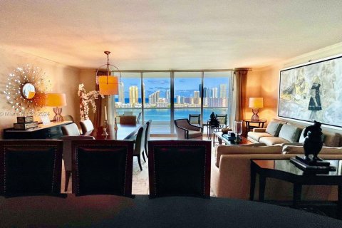 Condominio en venta en Aventura, Florida, 3 dormitorios, 263.84 m2 № 1365743 - foto 9