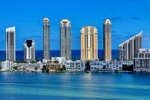 Condominio en venta en Aventura, Florida, 3 dormitorios, 263.84 m2 № 1365743 - foto 4