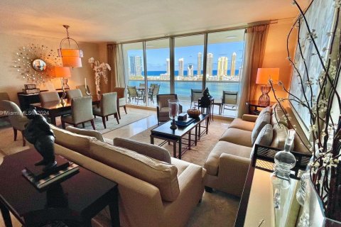 Condominio en venta en Aventura, Florida, 3 dormitorios, 263.84 m2 № 1365743 - foto 10