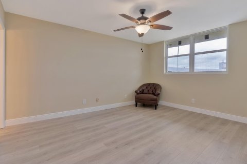 Condo in Pompano Beach, Florida, 2 bedrooms  № 966111 - photo 7